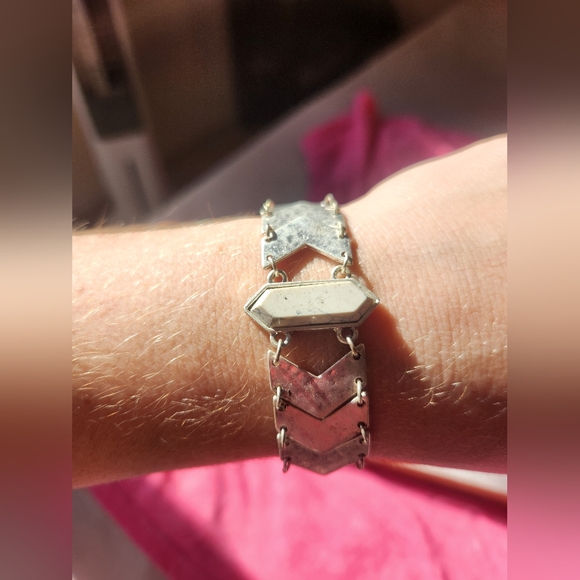 White Howlite Natural Stone Bracelet, Chevron Silver Plates, Clasp Closure - Picture 2 of 3